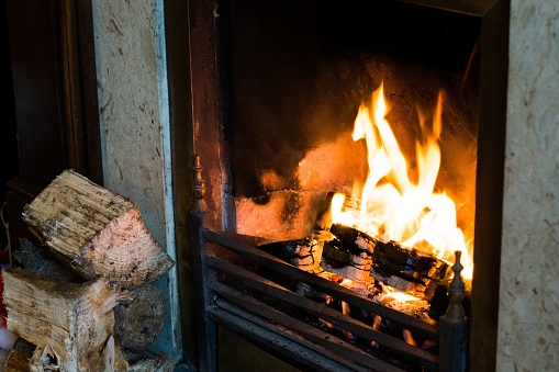 Lire la suite à propos de l’article Les avantages et inconvénients d’une cuisson au feu de bois